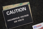 Štítek Caution Hazardous Voltage 220
